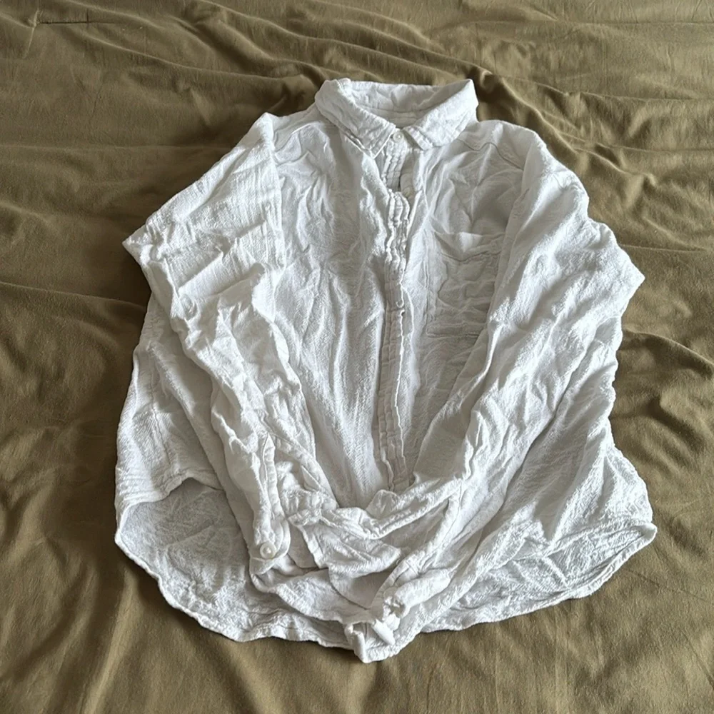 Button down - Picture 1 of 1